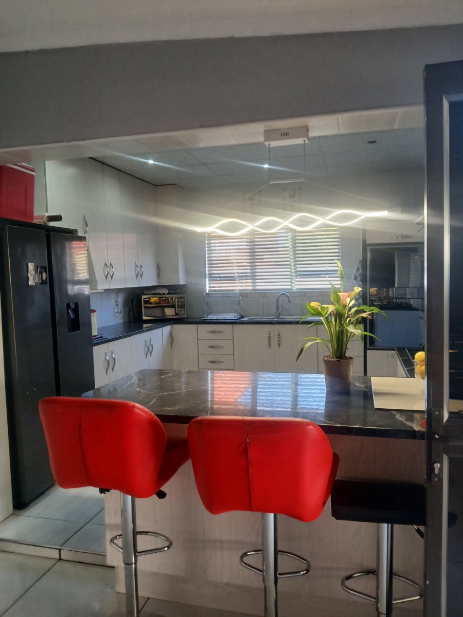 4 Bedroom Property for Sale in Kimberley North Northern Cape